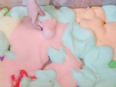 bubble sensory bin toddlers wonder noggin